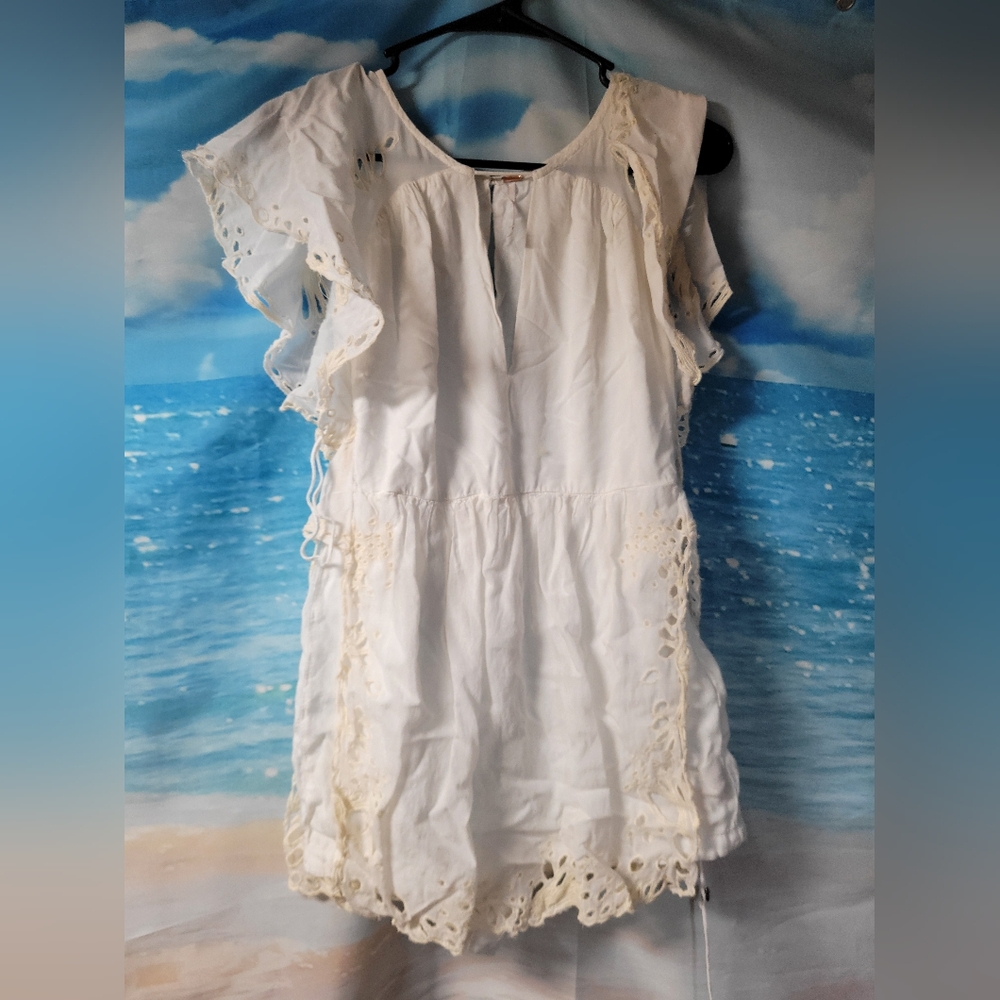 Free people White Eyelets Shorts romper Size 2 NWT or 4‎ NWOT